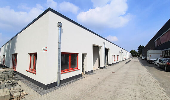 Zwei Hallen mit insgesamt ca. 233m² & Büro im Kölner-Süden